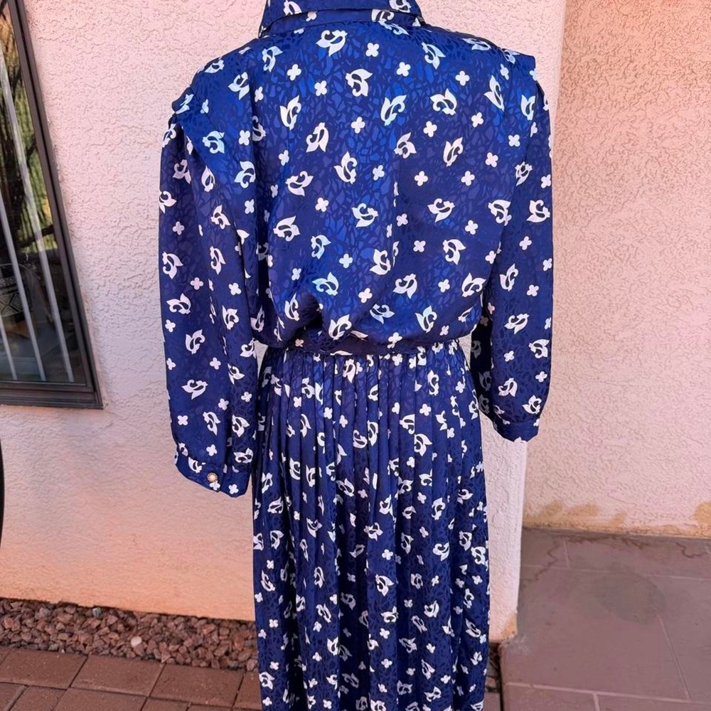 Vintage Blue and white floral print button up dress with belt. - Picture 6 of 8